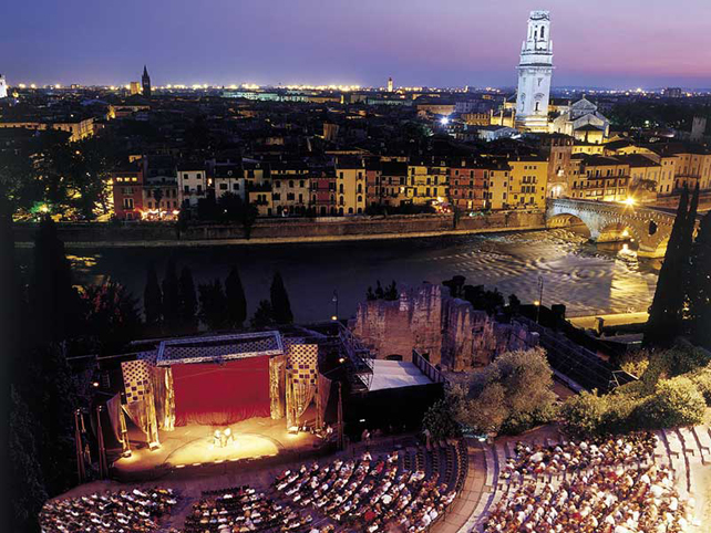 Verona by Night - Foto DB Hotel Verona