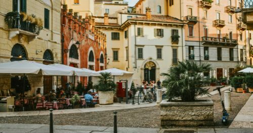 Piazzetta di Verona - con trattoria tipica veronese